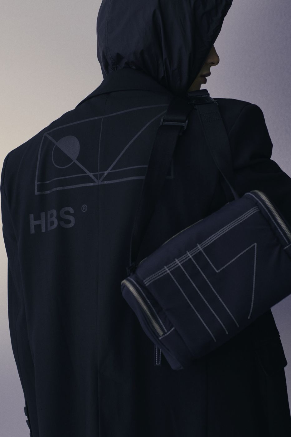 Coat back with geometric print, black bag